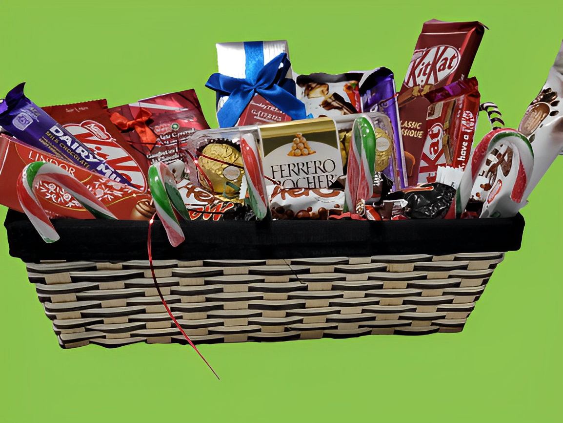 Ultimate Canadian Snack box Gift - Giftly Treats